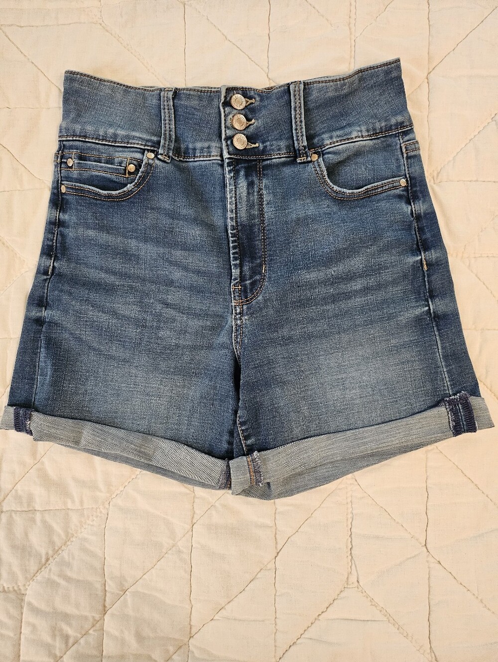 Rachel Roy 3-Button High Rise Shorts- Size 6/28